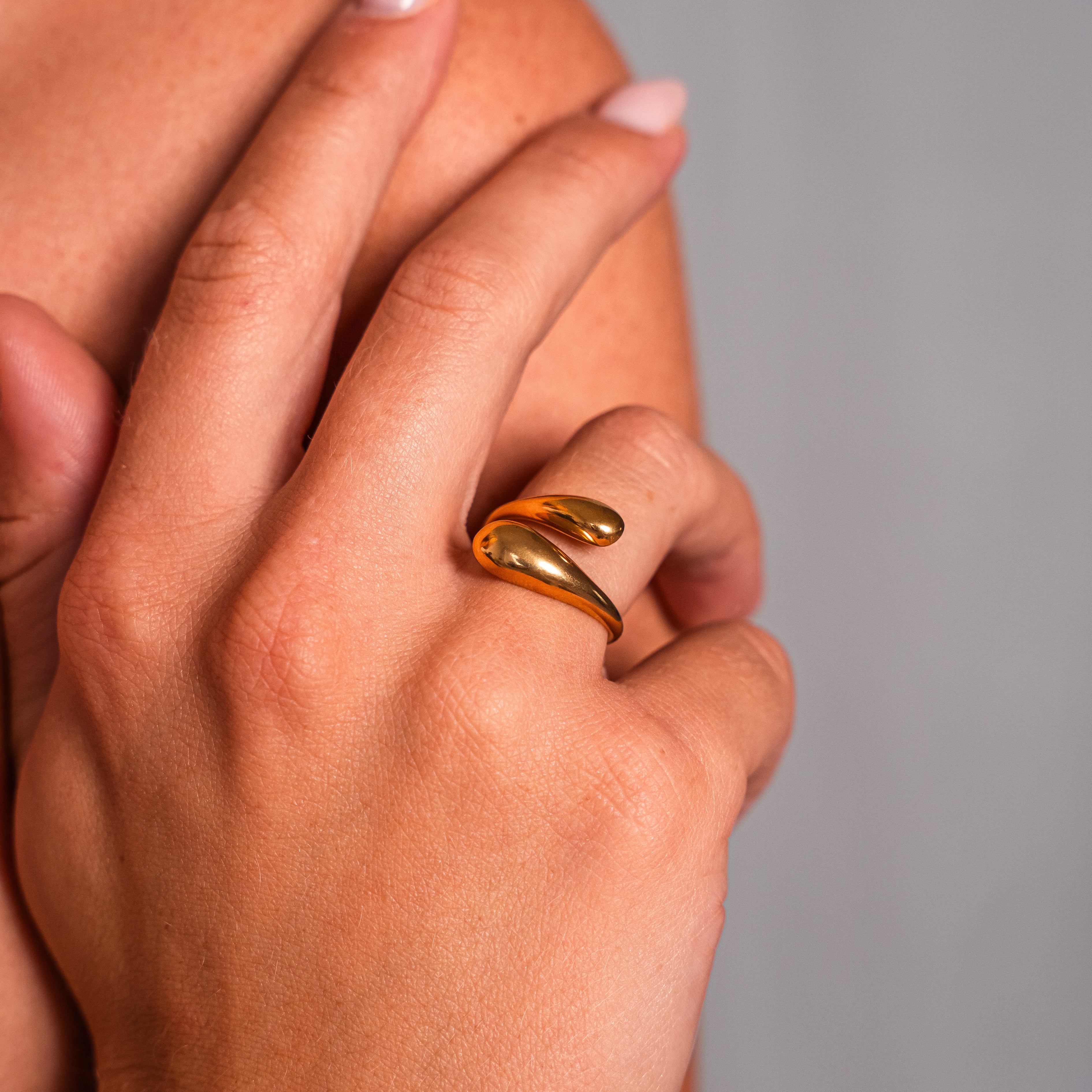 ืืืขืช ืืืืืืช Cuffed